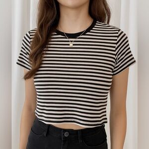 Forever 21 | Black and Off-White Striped Cropped Tee | Size S